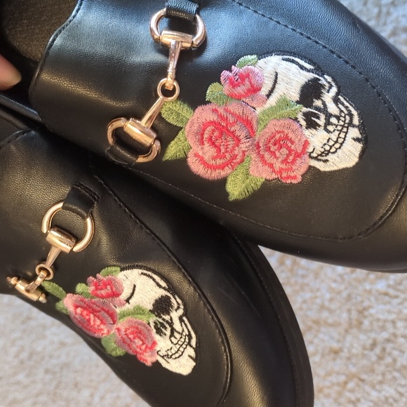 Roses & Skull Embroidered Loafer sz 11 - Picture 6 of 6